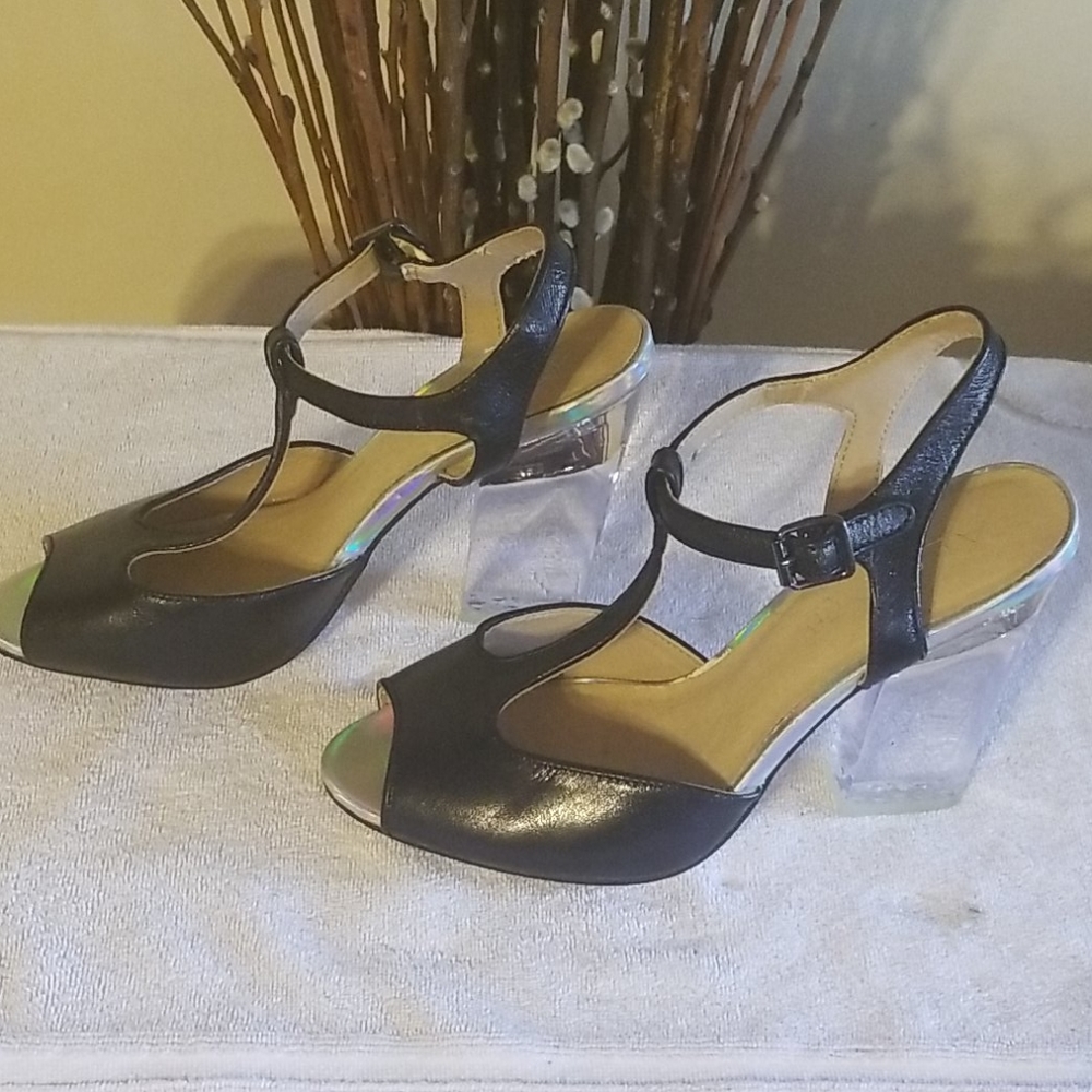 Shoes - Picture 2 of 4
